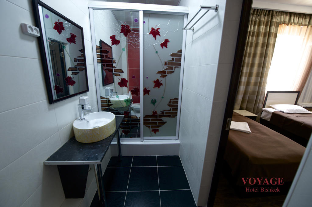 Voyage Hotel بيشكيك الغرفة الصورة