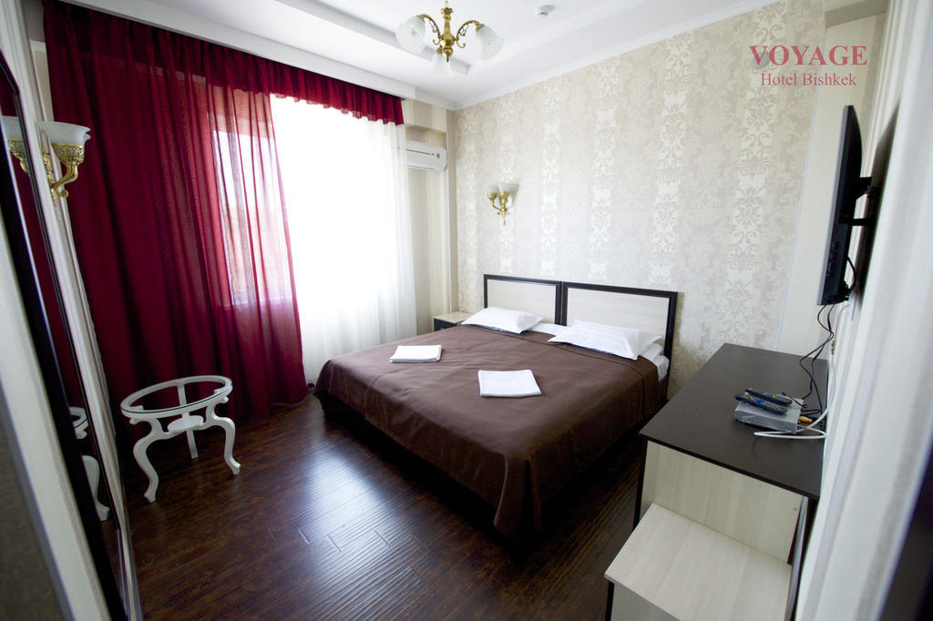 Voyage Hotel بيشكيك الغرفة الصورة