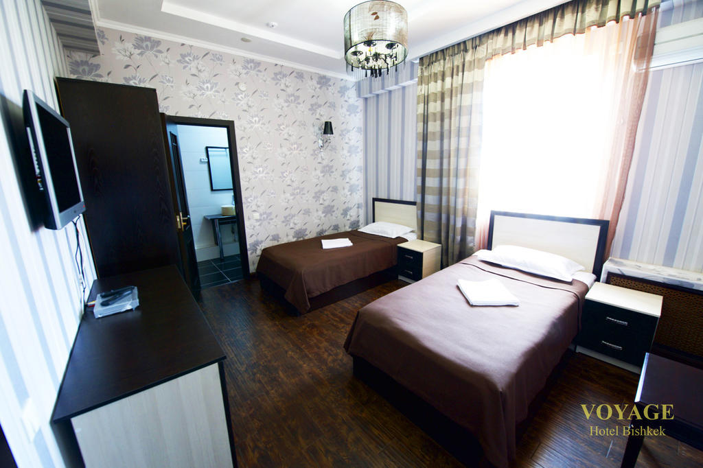 Voyage Hotel بيشكيك الغرفة الصورة
