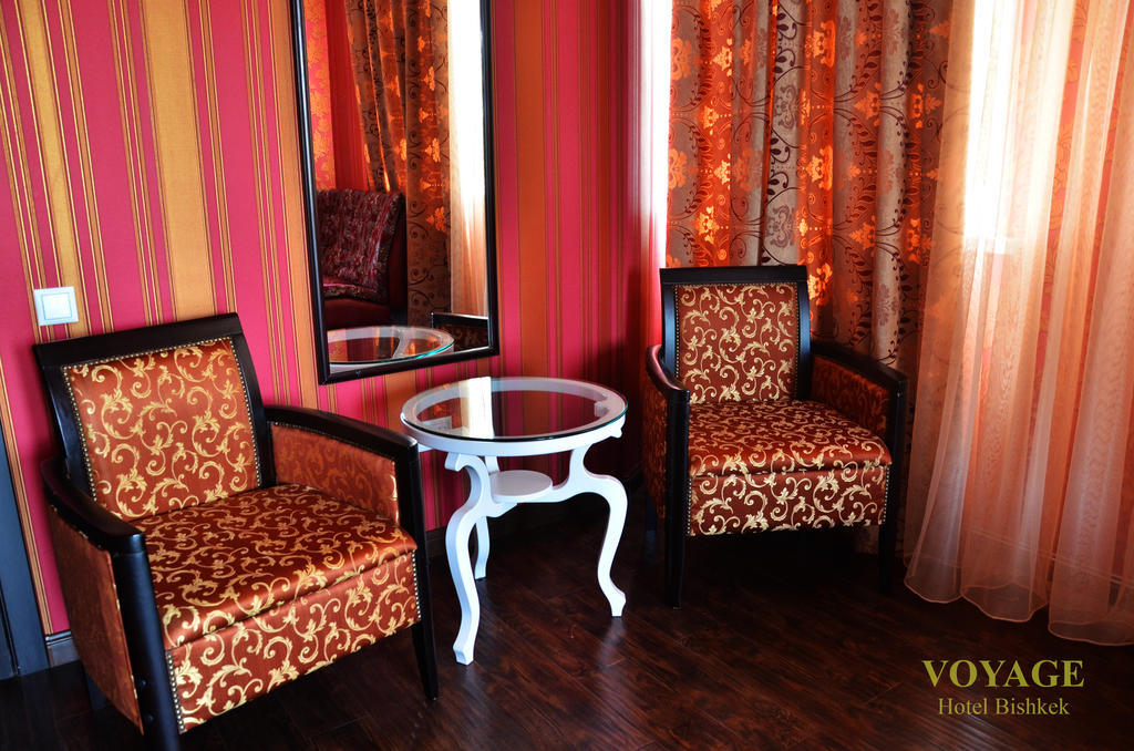 Voyage Hotel بيشكيك الغرفة الصورة