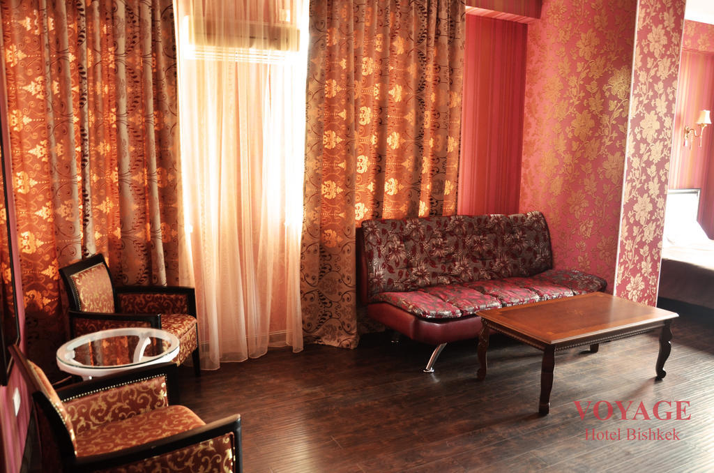 Voyage Hotel بيشكيك الغرفة الصورة