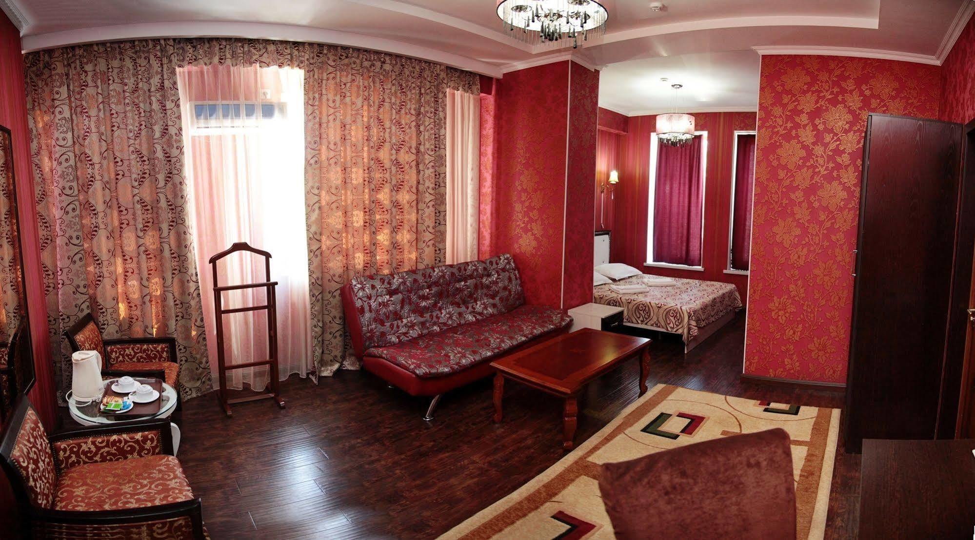 Voyage Hotel بيشكيك المظهر الخارجي الصورة