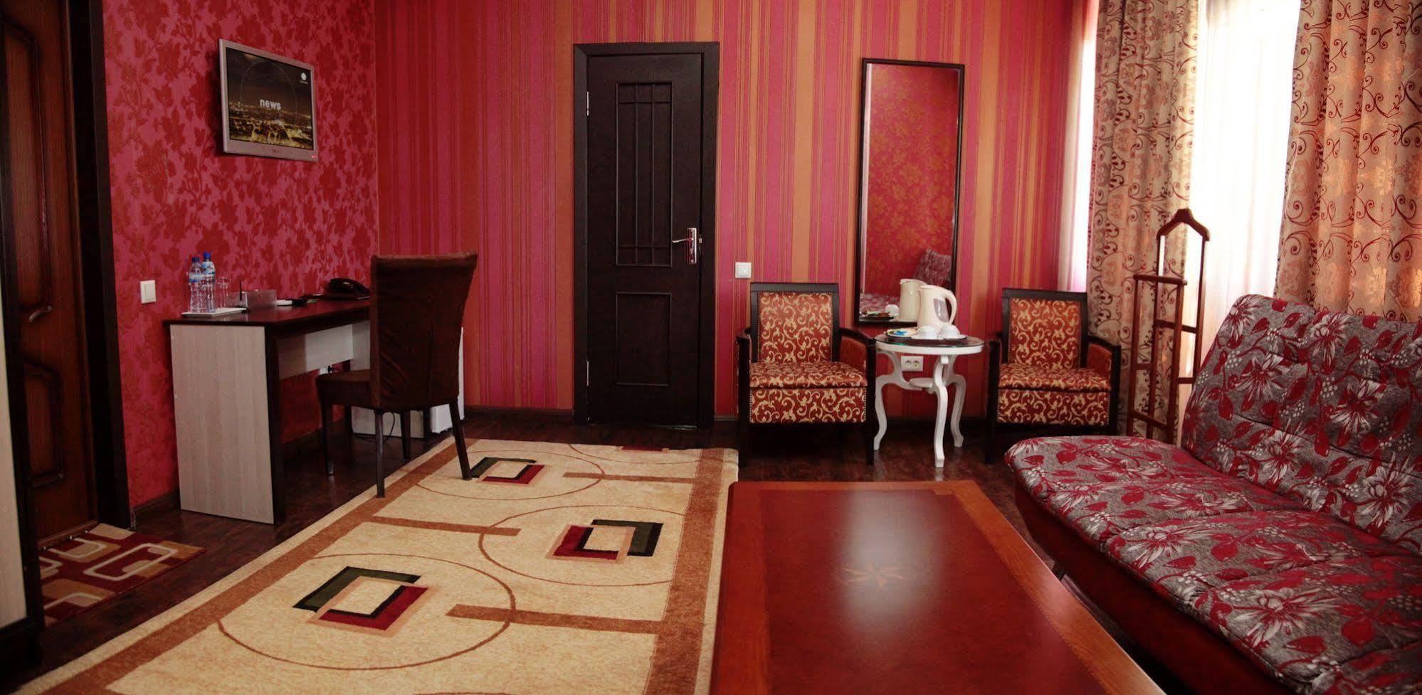Voyage Hotel بيشكيك المظهر الخارجي الصورة